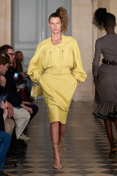 Look 38